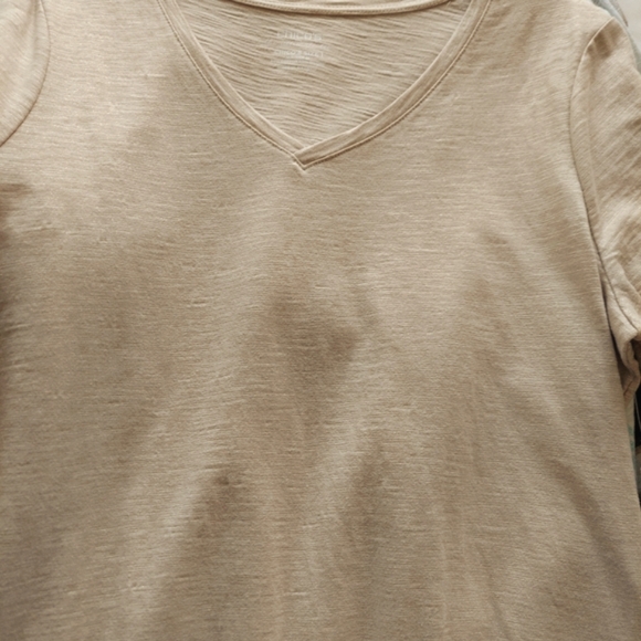 Chico's Cotton Slub Tee Top SS Basic Knit Side Slit V Neck Style Size 8 Sand NWT - Picture 3 of 9